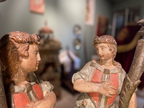 Grande paire d'anges céroféraires du XVIIIe siècle - Art sacré, objets religieux Style 