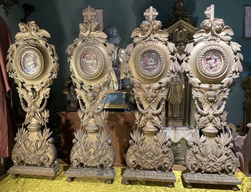 Suite de quatre remarquables monstrances reliquaires - Ccrca 1700 - Art sacré, objets religieux Style Louis XIV