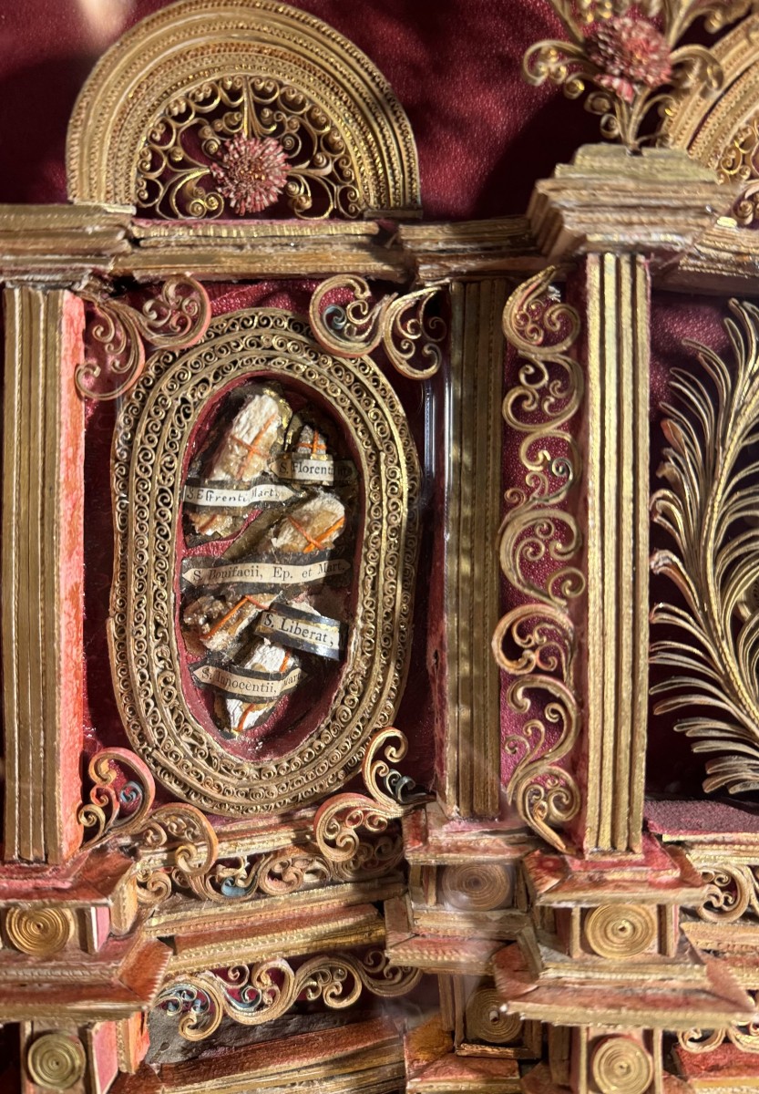 Reliquaire Du XVIIIe Si cle Fa on Retable Aux 21 Reliques N 109768