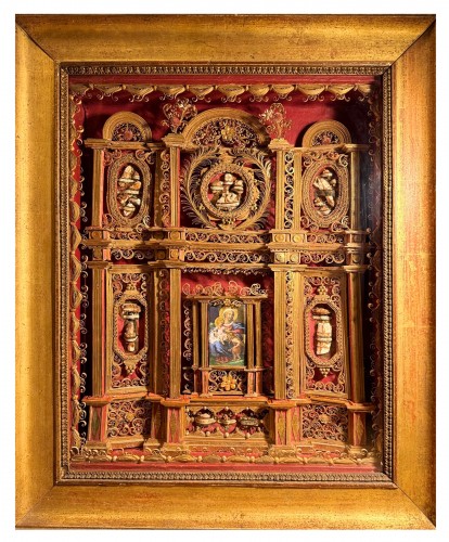 Reliquaire du XVIIIe siècle façon retable aux 21 reliques