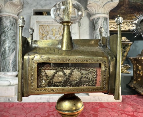 Art sacré, objets religieux  - Châsse en cuivre et cristal de roche de saint maurice, France XVe siècle