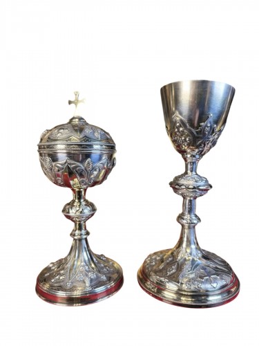 A silver-gilt Chapel Containing Chalice And Ciborium, late 19th Century
