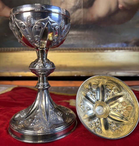 Art sacré, objets religieux  - Chapelle comprenant calice et ciboire en vermeil, fin XIXe