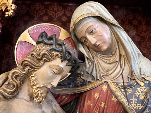  - Imposante Pieta en bois dans un retable - circa 1890