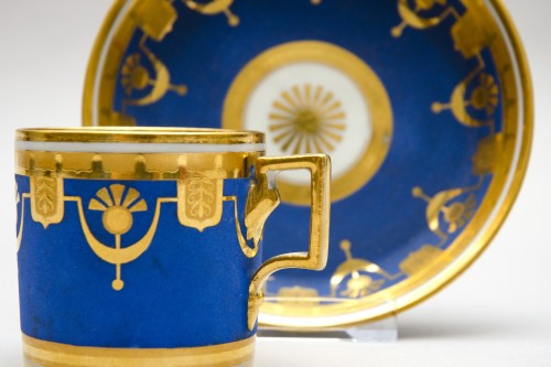 Sublime gobelet litron et soucoupe, porcelaine de Vienne, 1808 - Céramiques, Porcelaines Style Empire