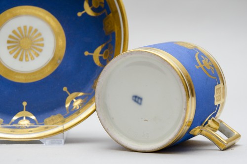 Empire - Sublime gobelet litron et soucoupe, porcelaine de Vienne, 1808