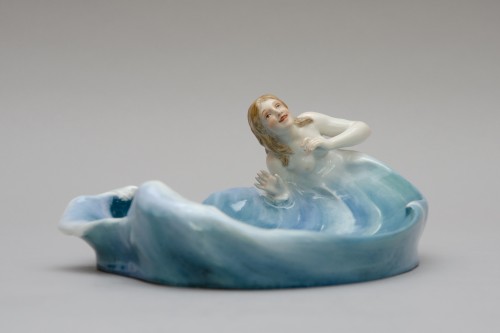 Céramiques, Porcelaines  - « La vague » vide-poche de Konrad Hentschel pour Meissen modèle de 1898