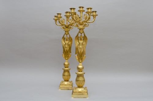 Paire de chandeliers aux victoires ailées d’après Pierre Philippe Thomire - Luminaires Style Empire