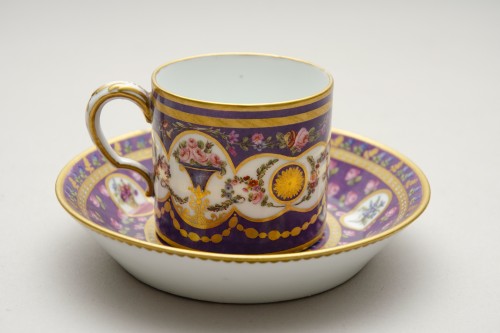 Petite tasse litron en porcelain de Sèvres, circa 1783 - L'Egide Antiques