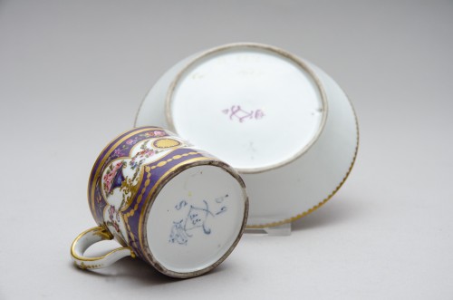 XVIIIe siècle - Petite tasse litron en porcelain de Sèvres, circa 1783