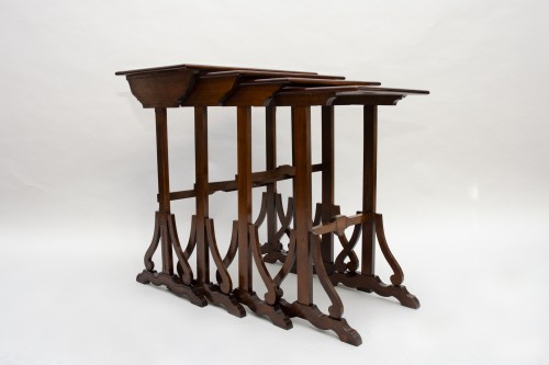 Mobilier Table & Guéridon - Superbe série de quatre tables gigognes, Emile Gallé à Nancy Vers 1900