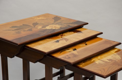 Superbe série de quatre tables gigognes, Emile Gallé à Nancy Vers 1900 - L'Egide Antiques