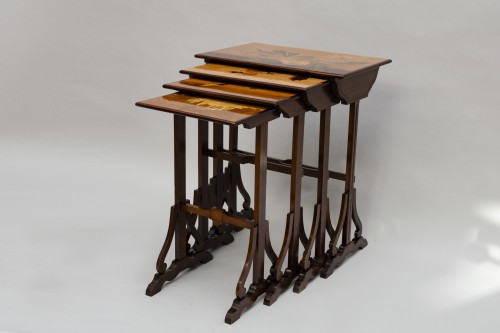 Art nouveau - Superbe série de quatre tables gigognes, Emile Gallé à Nancy Vers 1900