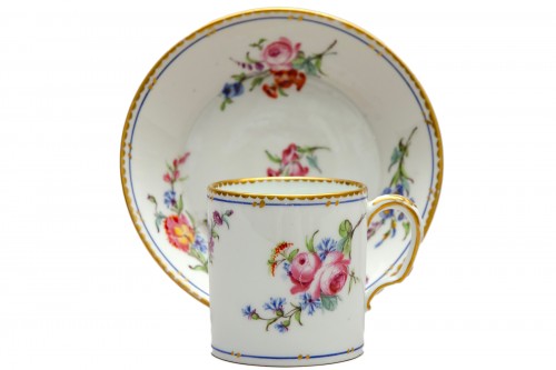 “flowers sprays and blue lines” Sèvres cup and saucer FF for the year 1783