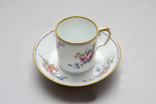“flowers sprays and blue lines” Sèvres cup and saucer FF for the year 1783 - Louis XVI