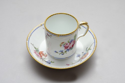 Tasse « gerbes de fleurs » Sèvres FF pour l'année 1783 - Louis XVI