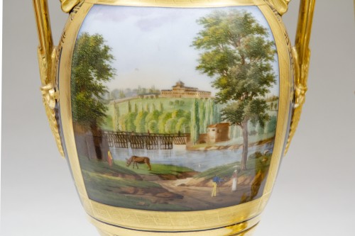 Grande paire de vases ovoïdes, paysages et fond bleu roi, Schoelcher à Paris - Céramiques, Porcelaines Style Restauration - Charles X