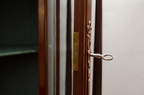 Arts and Crafts display cabinet, Shapland and Petter, England - Furniture Style Art nouveau