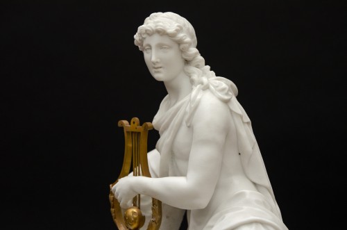 Orpheé charmant les animaux », pendule en biscuit fin du 18e siècle - Horlogerie Style Directoire