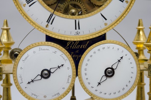 XVIIIe siècle - Rare pendule à complication portique, Pillard à Troyes Dernier quart du 18e siècle