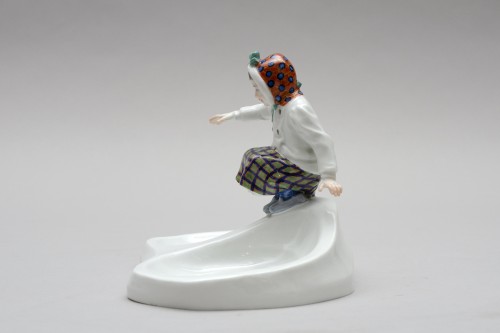 “Girl sliding from a bowl” Alfred König for Meissen modelled in 1905-1910 - 