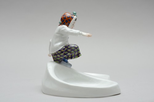 “Girl sliding from a bowl” Alfred König for Meissen modelled in 1905-1910 - Art nouveau