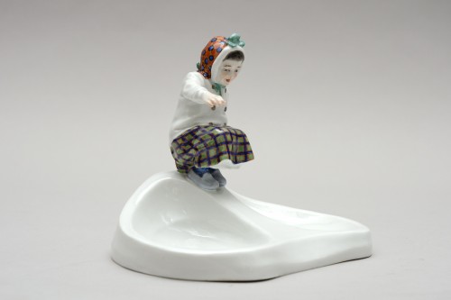 Antiquités - “Girl sliding from a bowl” Alfred König for Meissen modelled in 1905-1910