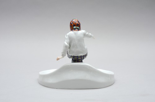 Antiquités - “Girl sliding from a bowl” Alfred König for Meissen modelled in 1905-1910