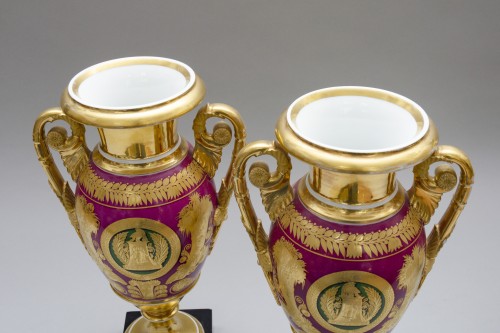 Pair of eggshaped vases &quot;duck hunt&quot;, attributed to Feuillet in Paris - Porcelain & Faience Style Restauration - Charles X
