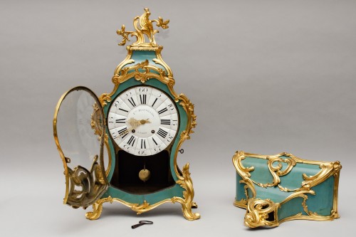 Green Louis XV Cartel clock "Beauvillain à Paris" - Horology Style Louis XV