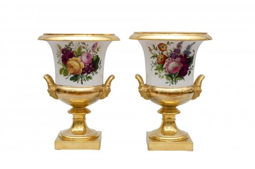 Grande paire de vases Médicis, tableaux de chasse et felurs, signée Schoelcher Paris