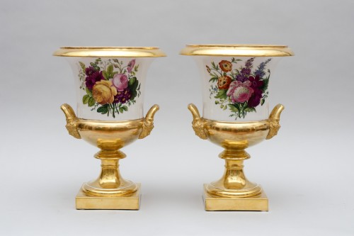 Céramiques, Porcelaines  - Grande paire de vases Médicis, tableaux de chasse et felurs, signée Schoelcher Paris