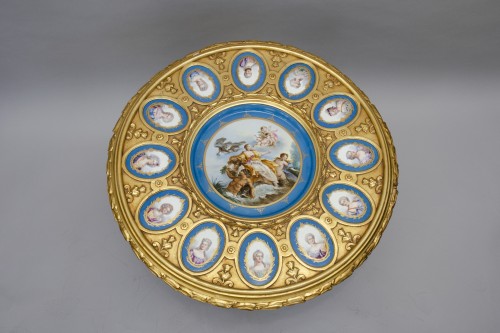 Mobilier Table & Guéridon - Guéridon « L’Enlèvement d’Europe », porcelaine de Sèvres et bois sculpté Milieu du 19