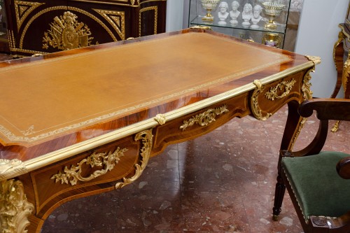 Grand bureau plat fin 19e siècle de style Louis XV - L'Egide Antiques