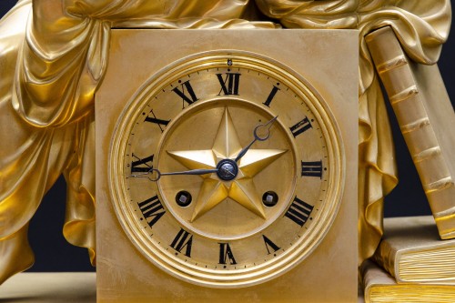 Antiquités - "Uranie" pendule en bronze doré, Paris