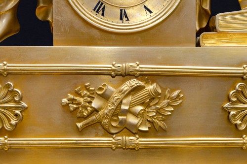 Antiquités - "Uranie" pendule en bronze doré, Paris