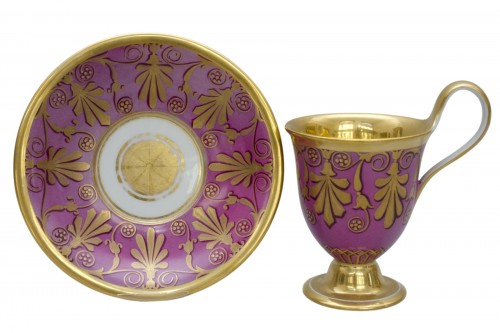 Grande tasse jasmin et soucoupe fond rose, KPM Berlin (Vers 1830)