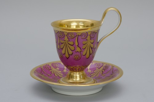 Grande tasse jasmin et soucoupe fond rose, KPM Berlin (Vers 1830) - L'Egide Antiques