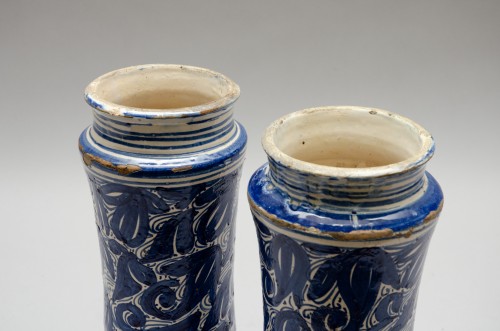 Céramiques, Porcelaines  - Rare paire de pots « Albarelli », Italie du nord 17e siècle