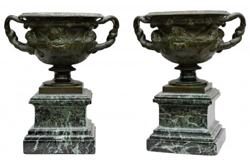 Paire de vases « Warwick » en bronze et marbre 19e siècle