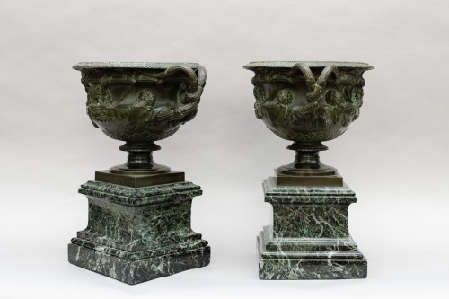Pair “Warwick” vases, bronze and marble, 19th century - Decorative Objects Style Napoléon III