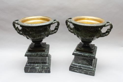 Decorative Objects  - Pair “Warwick” vases, bronze and marble, 19th century