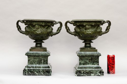 19th century - Pair “Warwick” vases, bronze and marble, 19th century