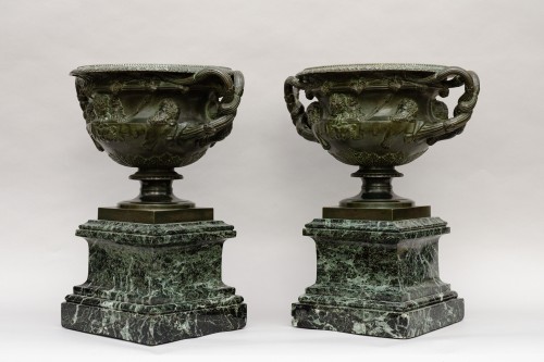 Antiquités - Pair “Warwick” vases, bronze and marble, 19th century