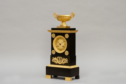 Pendule borne en bronze, signée Charles Prosper Leroy ( 1810-1830) - Horlogerie Style Restauration - Charles X