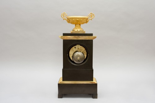 XIXe siècle - Pendule borne en bronze, signée Charles Prosper Leroy ( 1810-1830)