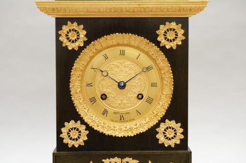 Antiquités - Pendule borne en bronze, signée Charles Prosper Leroy ( 1810-1830)