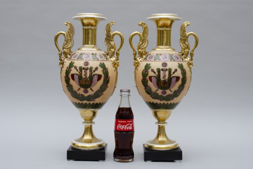 XIXe siècle - Grande paire de vases Empire sur piédouche fond nankin, Paris
