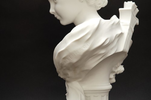 20th century - “Cruel Love”, large bisque bust, Agathon Léonard for Sèvres Circa 1919