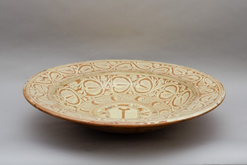 Large sgraffito plate bearing the coat of arms of the Santa Maria Nuova Hos - Porcelain & Faience Style Renaissance